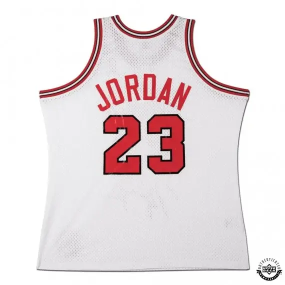 Michael Jordan Signed Chicago Bulls 1991-92 White Authentic Mitchell & Ness Jersey (Upper Deck)